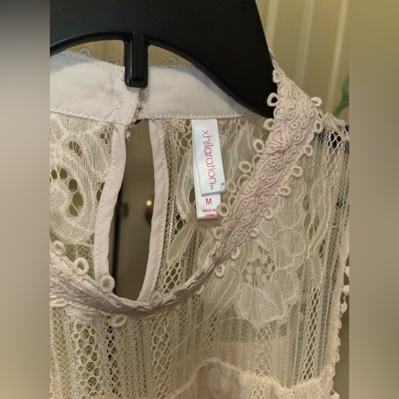 Women’s Lace Top- **NEVER WORN** - Picture 5 of 5